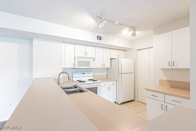 Building Photo - 1810 Florida Club Cir