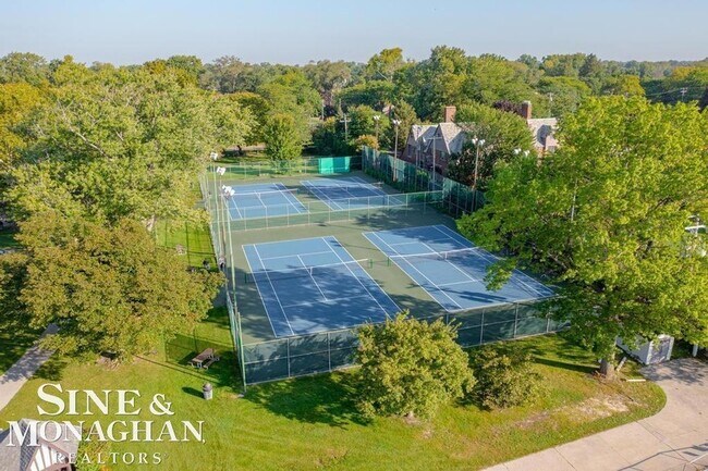 Building Photo - 744 Trombley Rd