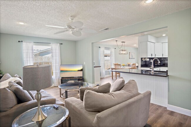 Building Photo - 9032 SE Sandridge Ave