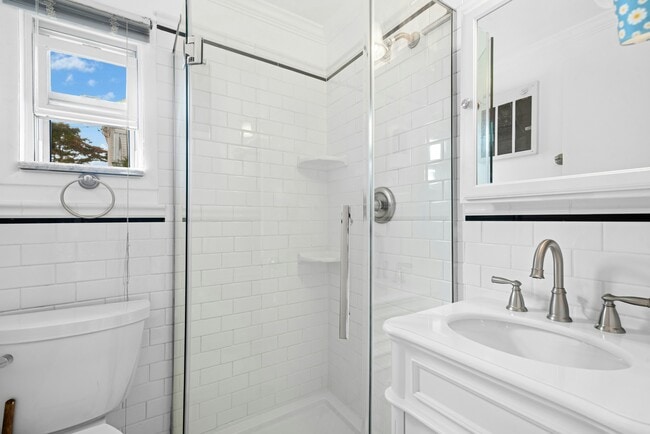 Building Photo - 2630 Boston Post Rd