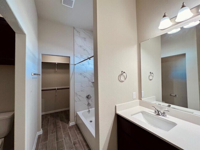Building Photo - 200 Living Reef Dr