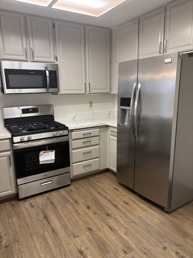 Building Photo - Convenient Location Walk to Downtown Pleasanton