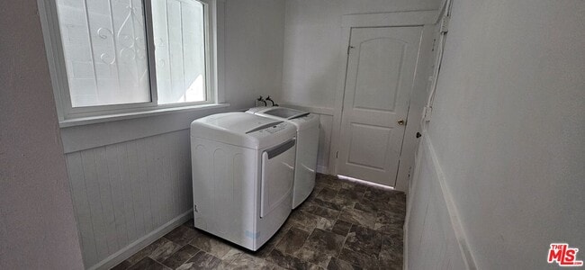 Building Photo - 1016 S Oxford Ave