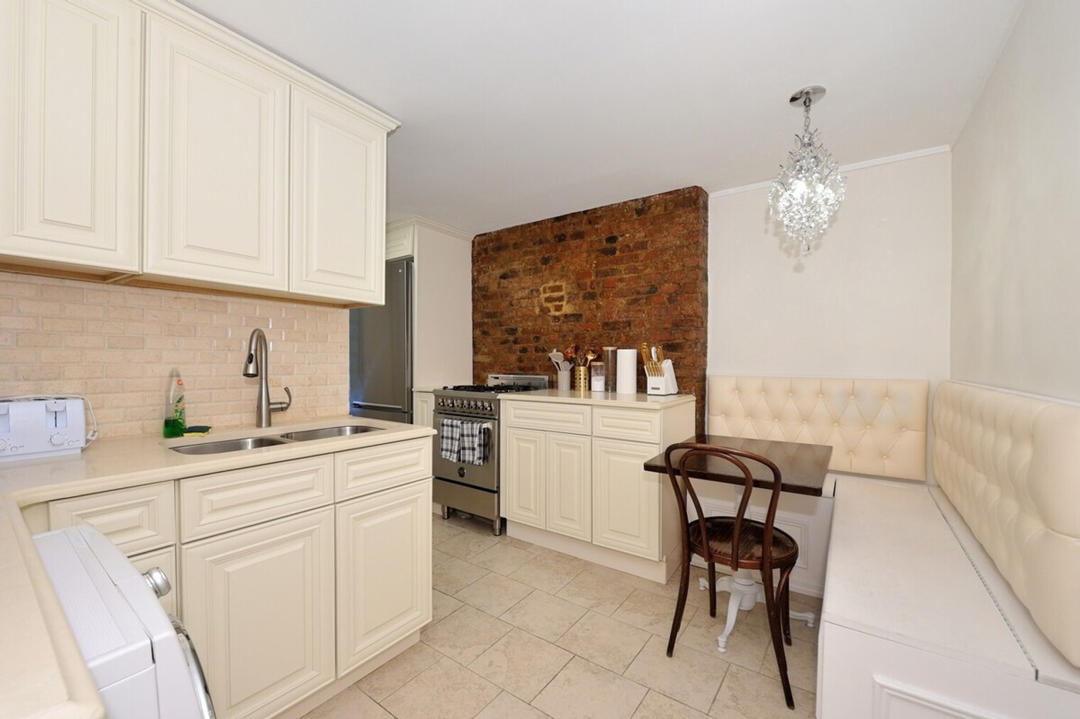 Building Photo - 199 Centre St