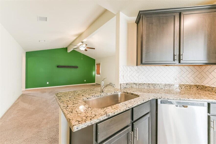 Building Photo - 15238 Snowdrop Field Dr