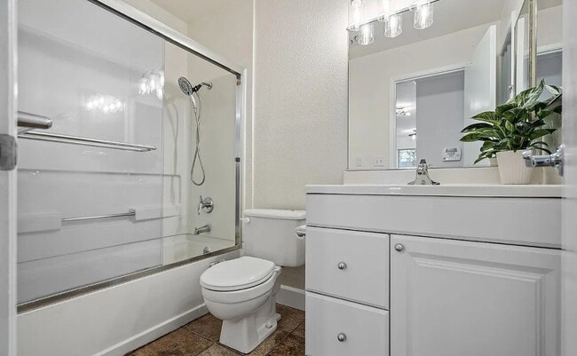 Building Photo - Welcome to this serene, generous unit in t...