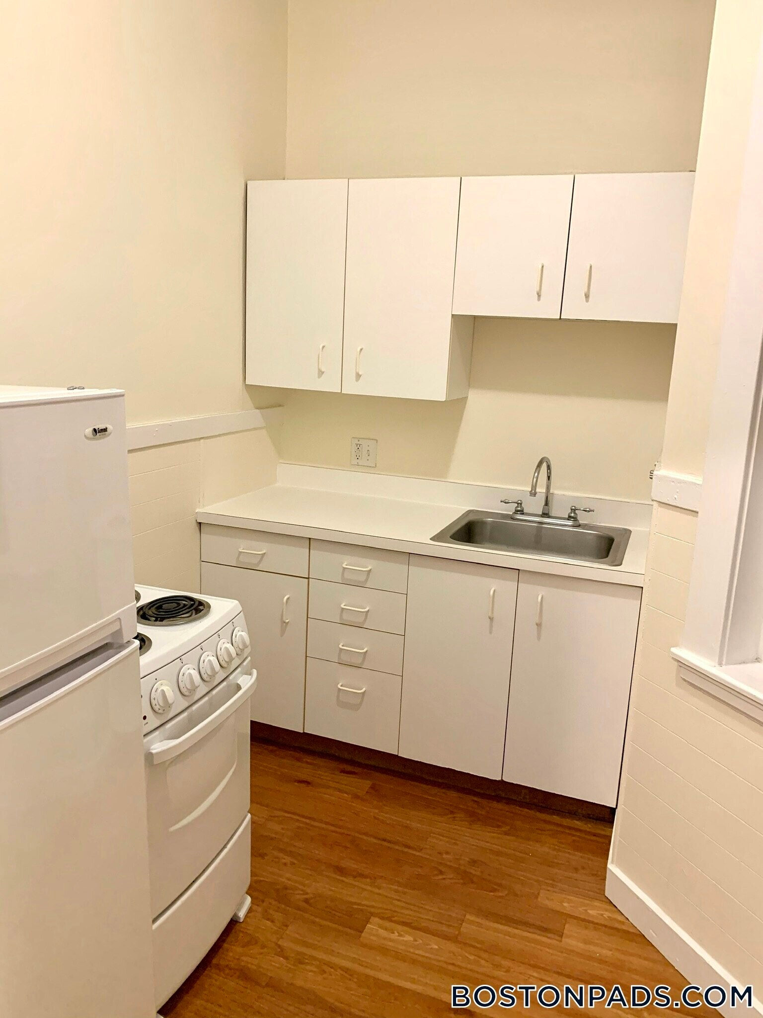 Building Photo - 504 Beacon St