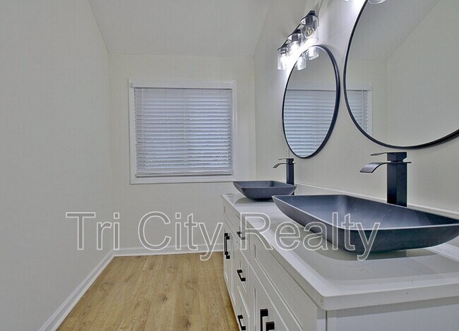 Building Photo - 150 Drennan Dr