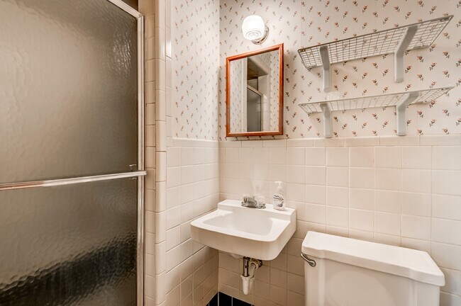 bathroom 3 - 27 Summit Cir