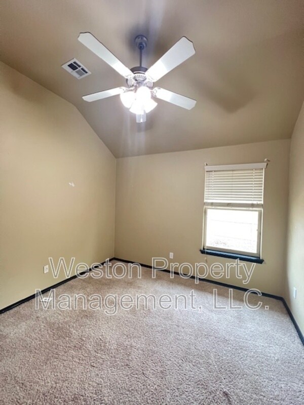 Building Photo - 19136 Cottonwood Ct