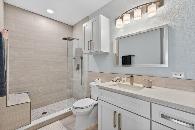 Building Photo - Completely Renovated Waterfront Condo – Fully Furnished