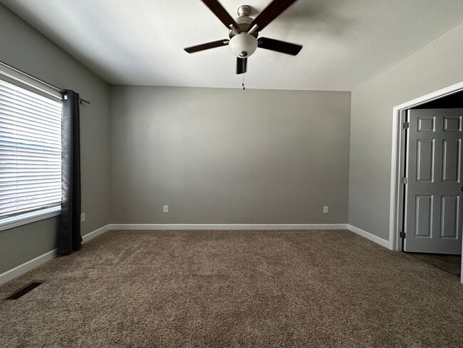 Building Photo - Spacious 3 Bedroom, 3.5bath in central Joh...