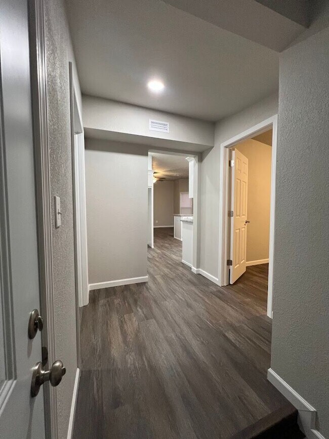 Building Photo - Stunning 4-Bedroom Renovated Home in Sapulpa