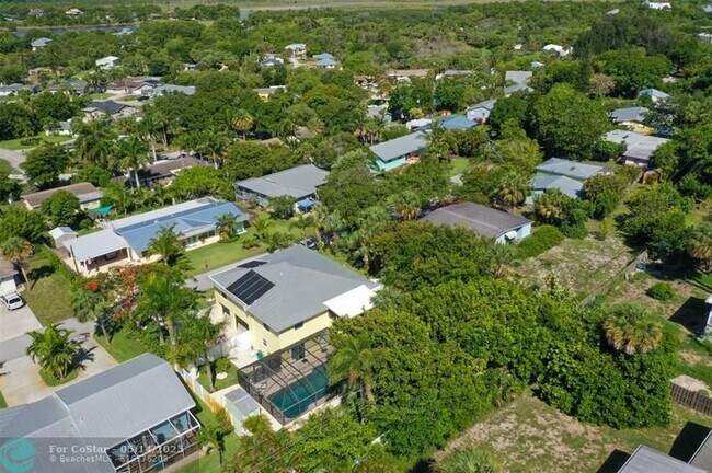 Building Photo - 4255 NE Sunset Dr