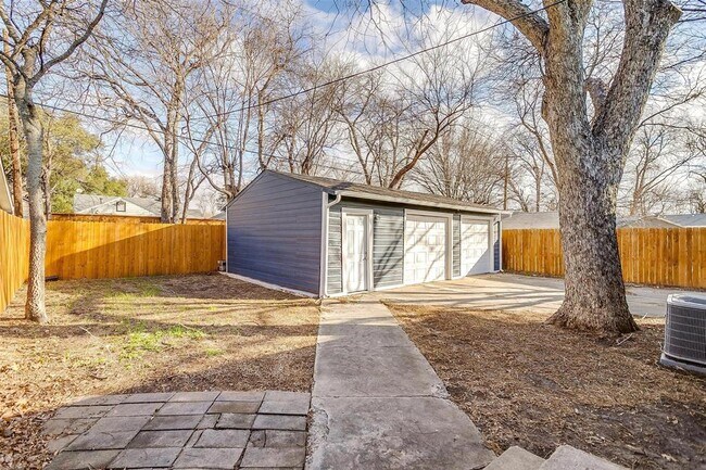 Building Photo - 3820 Calmont Ave