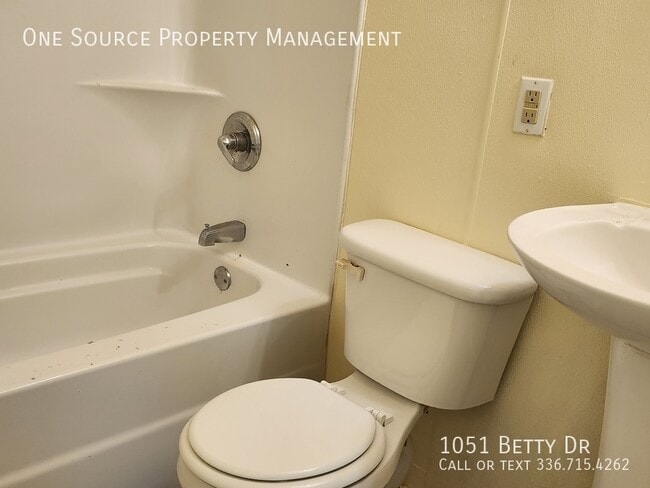 Building Photo - 1051 Betty Dr