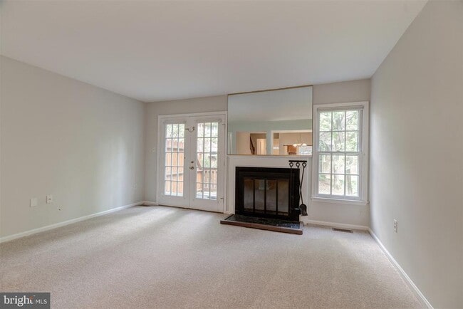 Building Photo - 2440 S Walter Reed Dr