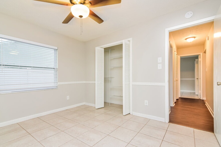 Building Photo - 3819 Cloverhill Ct