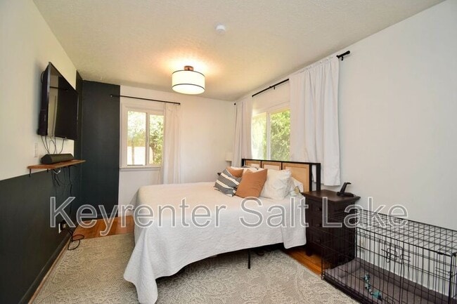 Building Photo - 159 W 2200 S
