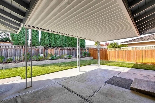 Building Photo - Sharp 3 Bedroom 2 Bath Single Family Home in Desirable Blossom Valley Neighborhood