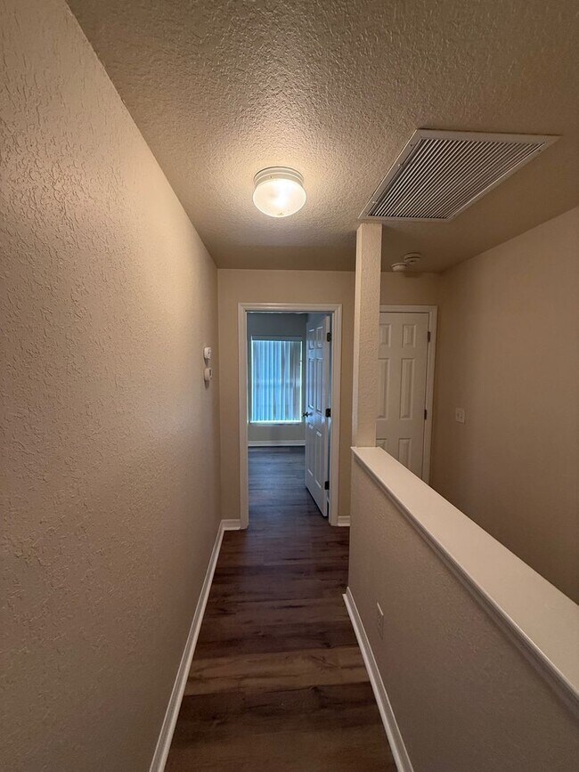 Building Photo - 2 Bedroom/2 1/2 Bathroom End Unit Apartment