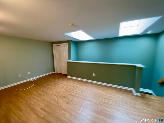 Building Photo - 65 Sandpiper Crescent