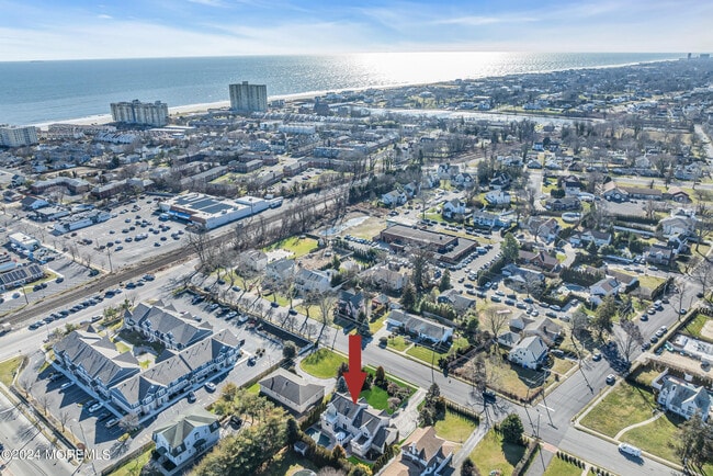 Building Photo - 215 Hollywood Ave