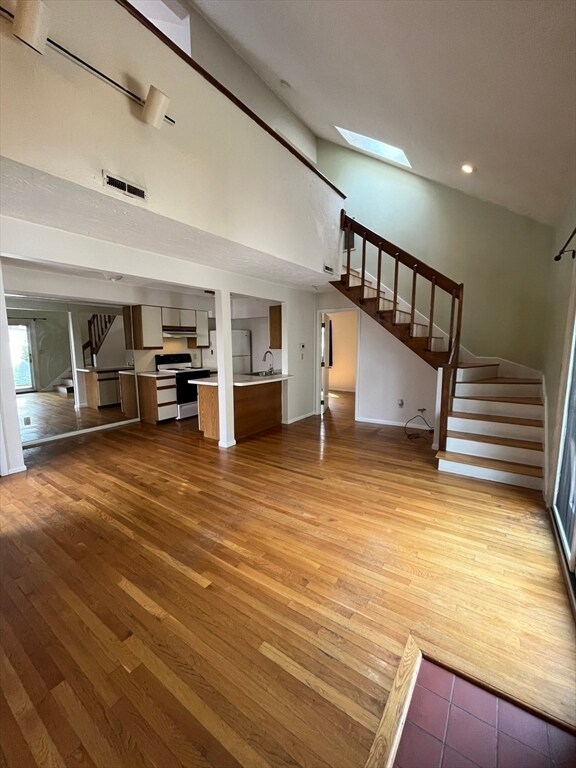 Building Photo - 193 Lake St