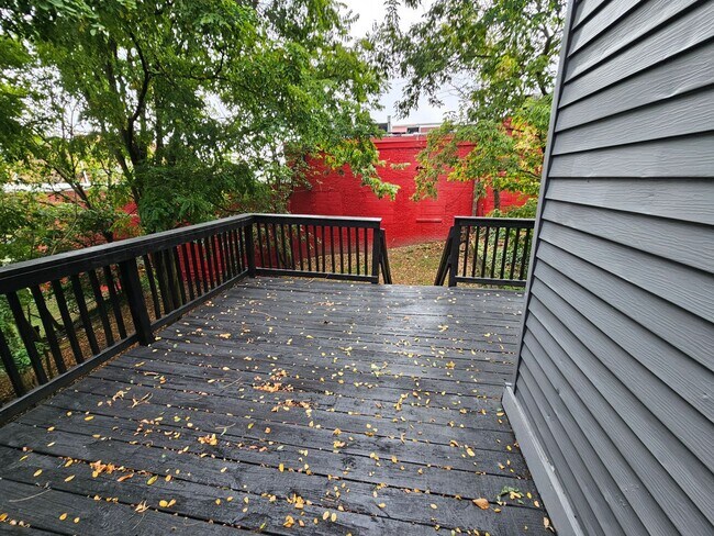 Building Photo - Fully updated 3 Bedroom 1 Bath Apartment for rent in Beechview!