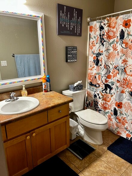 Building Photo - 1385 W University Ave