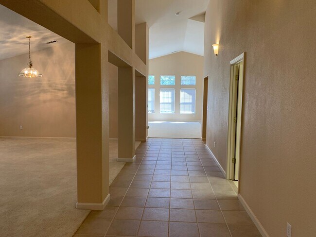 Building Photo - 4518 Avondale Cir