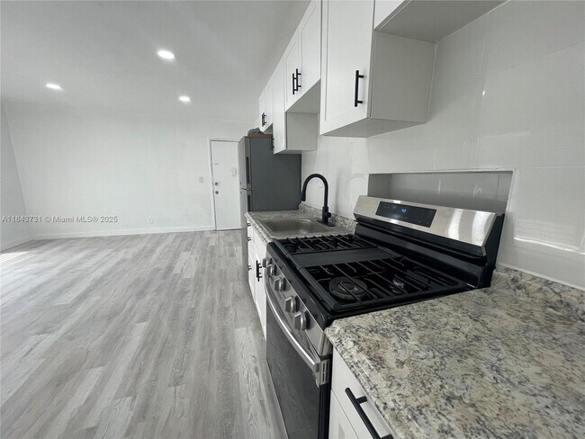 Building Photo - 316 Surfside Blvd