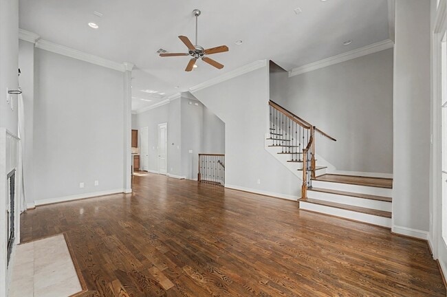 Building Photo - 634 Nagle St