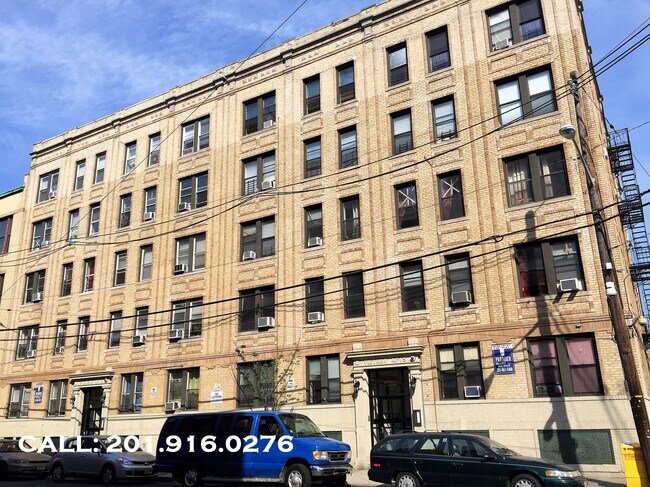 Primary Photo - 5304 Palisade Ave