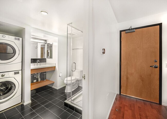 Building Photo - Clean and Bright Studio Apartment Downtown at The Montage- Utilities included!