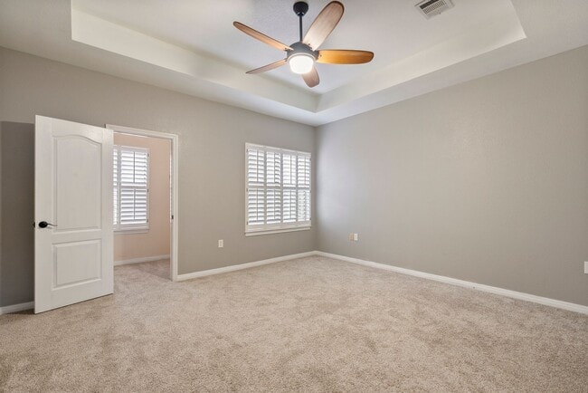 Building Photo - Executive Style in the Heart of Town Centre