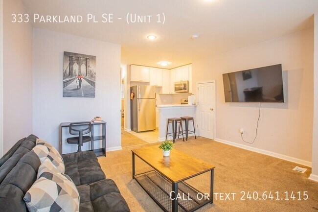 Building Photo - 333 Parkland Pl SE