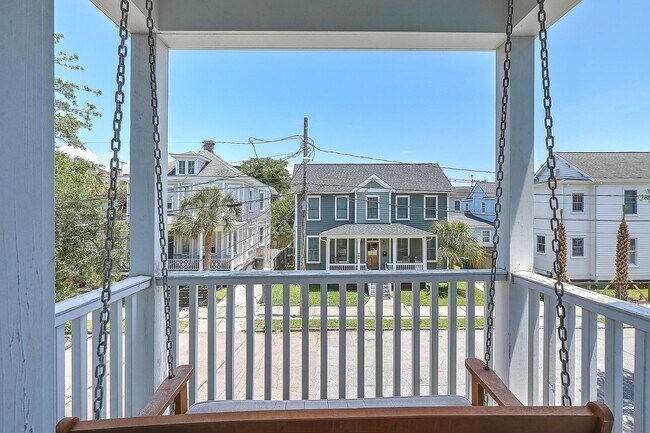 Building Photo - RARE Gem -- Downtown CHS Home!