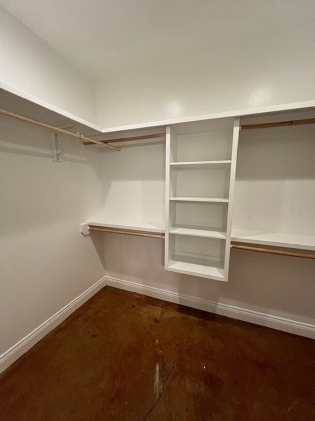 Building Photo - Modern 3B/2B Duplex Available in South Lake Charles