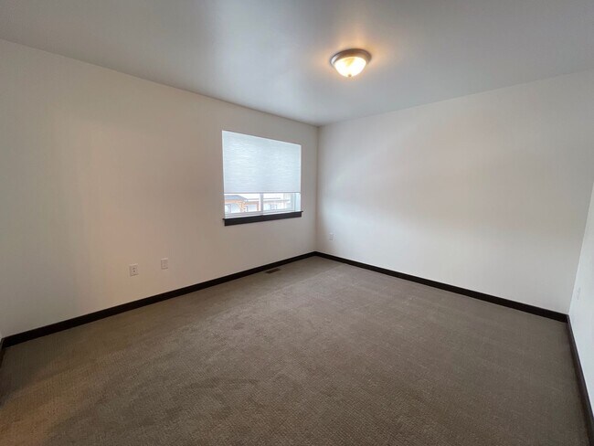 Building Photo - 827 Rookery Ln
