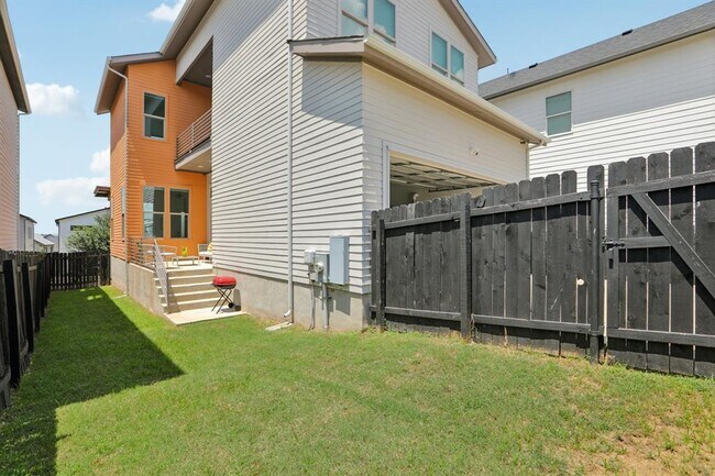 Building Photo - 6013 Florencia Ln