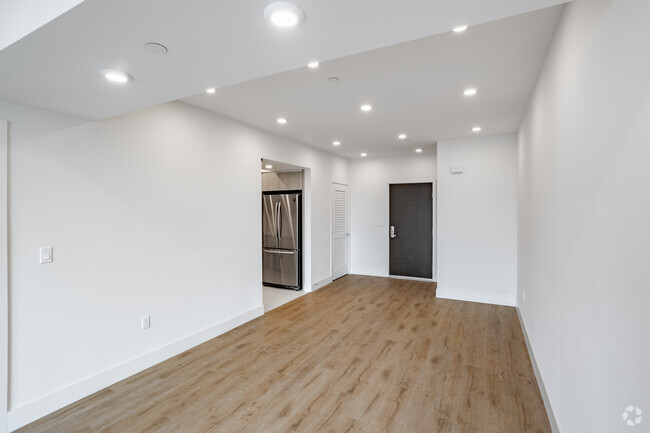 3BR, 3BA - 1600 SF - 1070 S Holt Ave