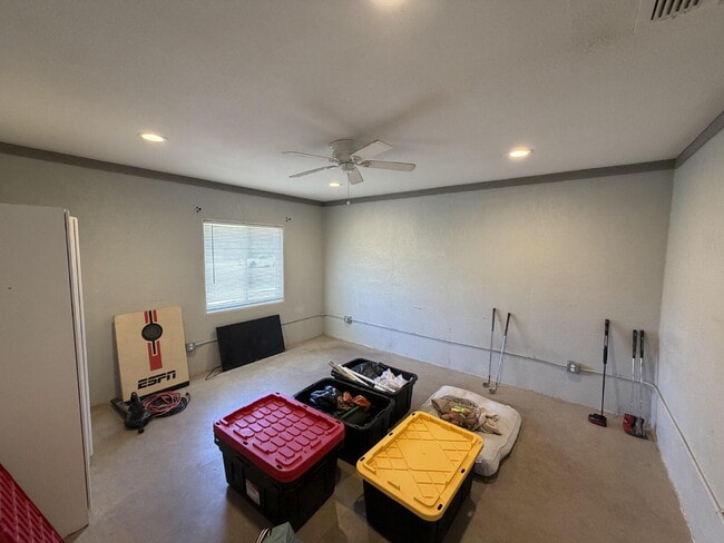 Building Photo - Spacious 3 Bed, 2 Bath Home with 2 car carport!