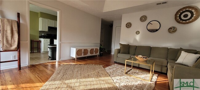 Building Photo - 8 Wyckfield Ct