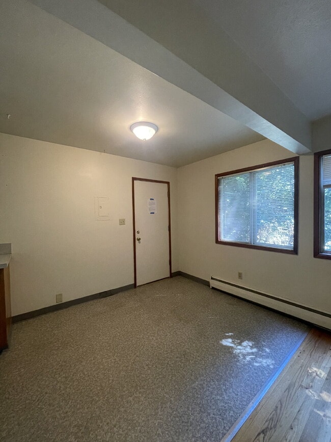 Building Photo - Charming 1-Bedroom Apartment with a Comfortable Layout