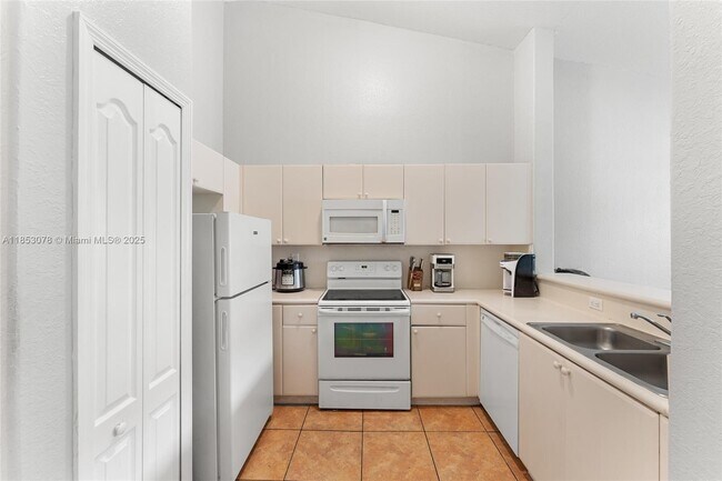 Building Photo - 1651 SE 28th Ct