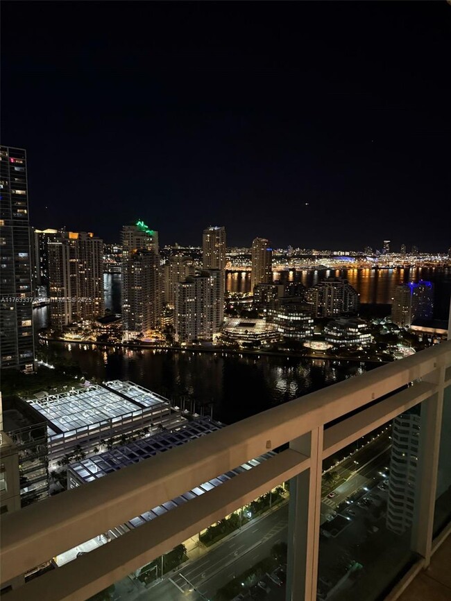 Building Photo - 950 Brickell Bay Dr