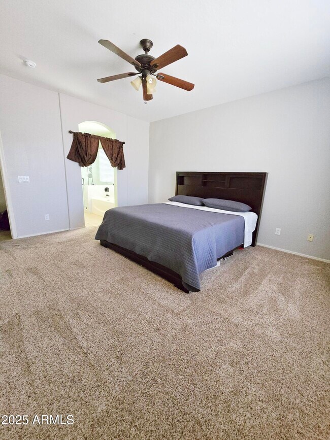 Building Photo - 18014 W Carmen Dr