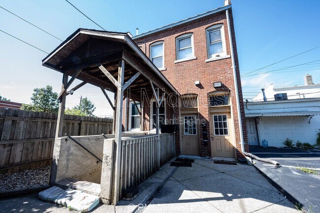 Primary Photo - 874 Virginia Ave