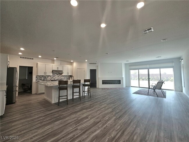 Building Photo - 6516 Twin Brks Ave